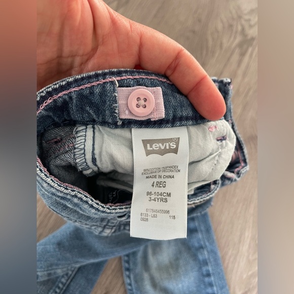 Levi’s toddler heart jeans size 4 - Picture 3 of 4